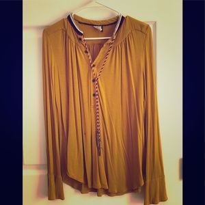 Anthropologie brand Akemi and Kin top